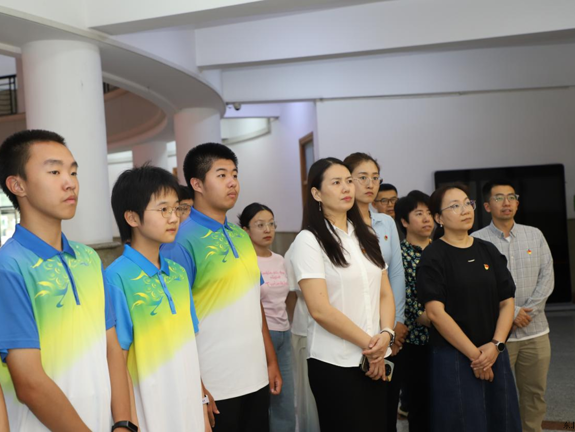 党史长廊忆初心 薪火相传贺华诞