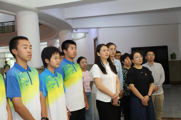 党史长廊忆初心 薪火相传贺华诞